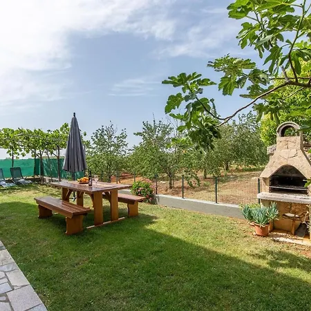 شقة Beakovic Radosi A4 *